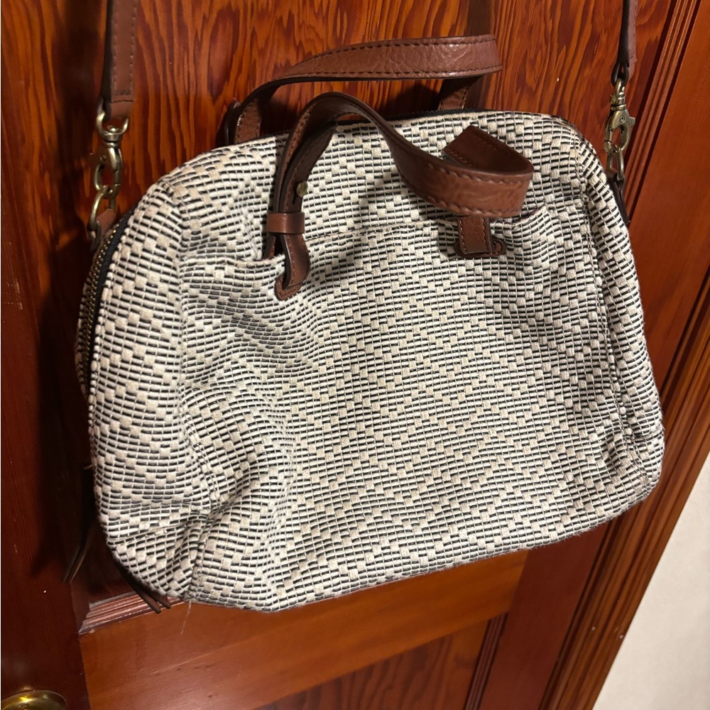 FOSSIL Cream Flat Woven Crossbody Bag - Picture 6 of 9